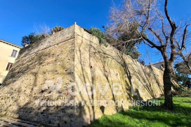 Palazzo / Stabile di 800 m² con più di 5 locali in vendita a Pesaro - Foto 9