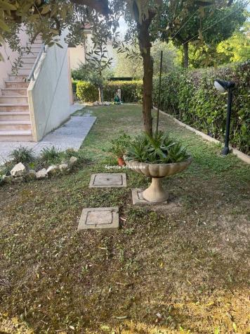 MONTECCHIO VENDESI AMPIO APPARTAMENTO INDIPENDENTE CON TAVERNA E AMPIO GIARDINO - Foto 2