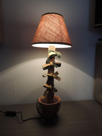 Lampada da tavolo ARTIGIANALE realizzata a mano. - Foto 3