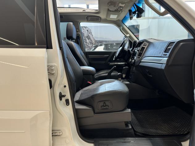 Mitsubishi Pajero 3.2 DI-D INSTYLE LWB AUT (140KW) - Foto 10