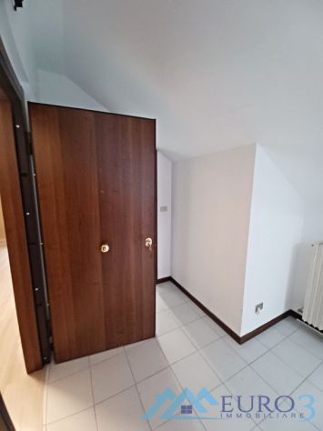 APPIGNANO DEL TRONTO-APPARTAMENTO AMPIA METRATURA CON BALCONE E FONDACO - Foto 5