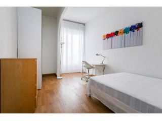 Appartamento di 16 m² con più di 5 locali in affitto a Milano