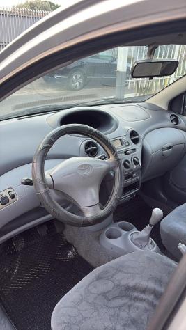 Toyota Yaris 1.0i 16V cat 5 porte - Foto 4