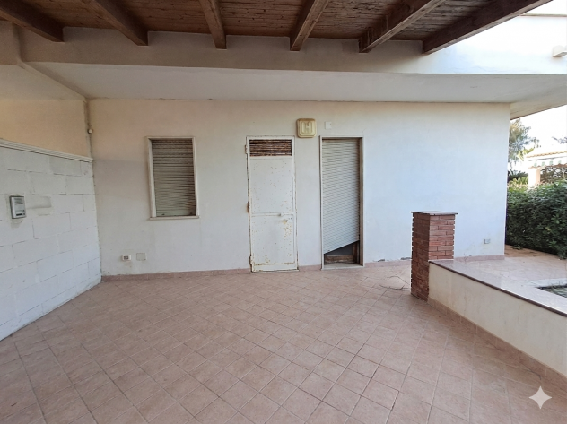 FANUSA:VILLA QUADRIVANI+DOPPI SERVIZI SU DUE LIVELLI A POCHI PASSI DAL MARE - Foto 6