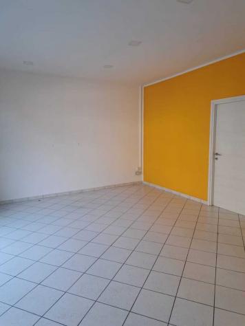 1 Vetrina in affitto a Pinerolo - Foto 2
