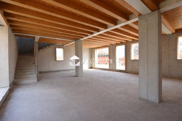 CASA INDIPENDENTE di 4 vani e di 243 mq (NERVESA DELLA BATTAGLIA) rif. PE5