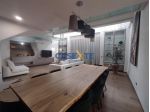 Elegante villa a schiera con ingresso indipendente e giardino privato.