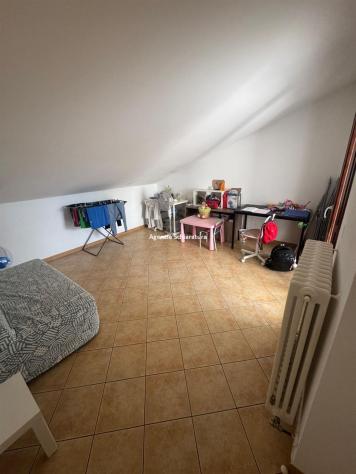 APSELLA VENDESI APPARTAMENTO INDIPENDENTE CON MANSARDA E GIARDINO - Foto 15