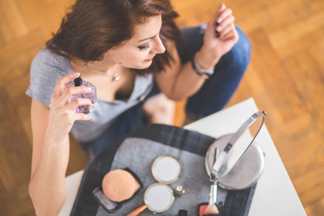 Cercasi commessa per negozio di Cosmetici