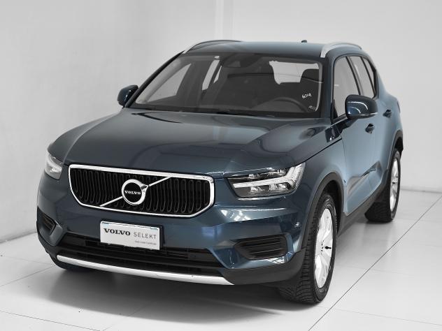 Volvo XC40 T2 automatico Momentum Pro