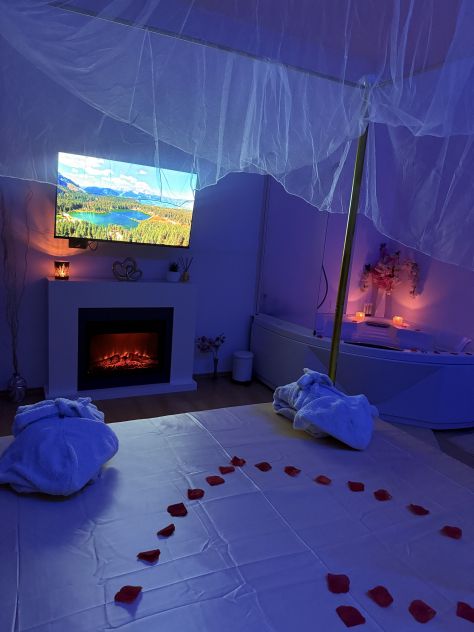 🔴 Red o Gold? Intrigo e Relax Idromassaggio per voi due. Massima Privacy. ???? - Foto 2 Tel:3282604091