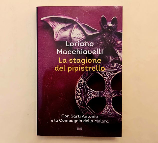 La stagione del pipistrello di Loriano Macchiavelli Ed.Mondadori, 2022 come nuov