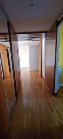 Ampio bilocale semi-arredato con doppia esposizione - zona Washington - Foto 9