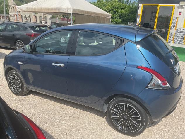 Lancia Ypsilon 1.0 FireFly 5 porte S&S Hybrid Ecochic Silver - Foto 5