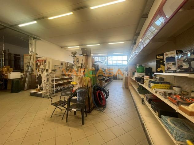 IN LOCAZIONE: Ampio Locale Open-Space con Area Esterna Coperta e Piazzale - Foto 3