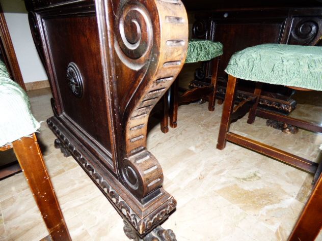 Tavolo sedie e credenza abbinate in legno massiccio anni 20 - Foto 2