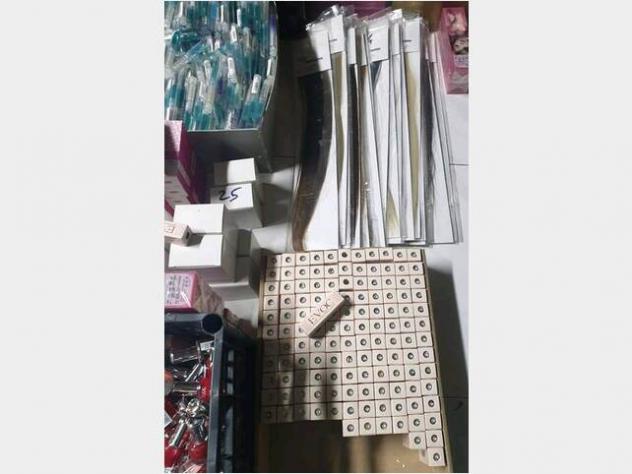 STOCK DI CIRCA 300 PRODOTTI DI COSMETICA ASSORTITI - Foto 4