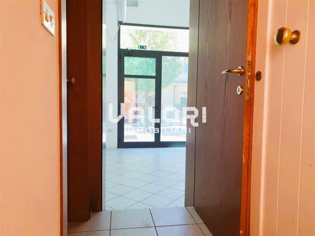 UFFICIO CON INGRESSO INDIPENDENTE E VETRINA - Foto 6
