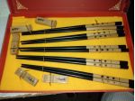 SCATOLA CONTENTE 10 BACCHETTE CINESI CON SUPPORTO