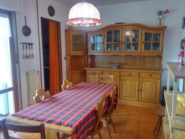 AMPIO BILOCALE IN OTTIMA POSIZIONE SOGGIORNO CON DIVANO LETTO, CAMERA DA LETTO MATRIMONIALE , BALCONE, BAGNO CON LAVATRICE E BOX AUTO - Foto 2