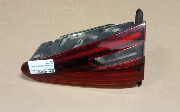 FANALE POST. D. PARTE INT 999-U1296700 Parti elettriche  Fanaleria  Fanali  Fanale post. dx. ALFA ROMEO - STELVIO - 01-04-2017 -