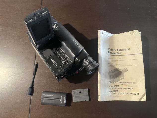 Sony Handycam CCD-TRV13E Video8 XR vintage + batterie + manuale