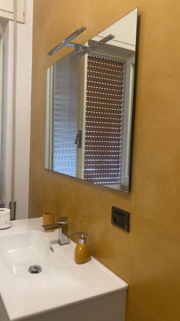 Affitto tre camere matrimoniali uso singola contratto minimo annuale - Foto 3