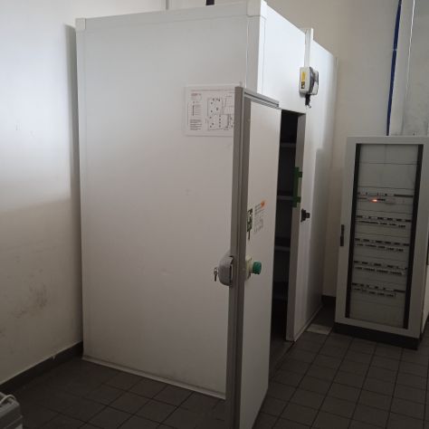 Cella frigorifera modulare professionale con porta a battente
