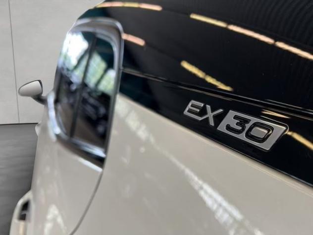 VOLVO EX30 Twin Motor Performance AWD Ultra 428 Cv rif. 22838093 - Foto 4