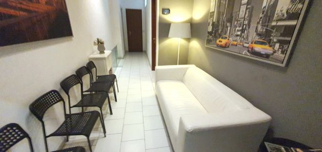 Locale ufficio attrezzato con posti auto - Foto 9