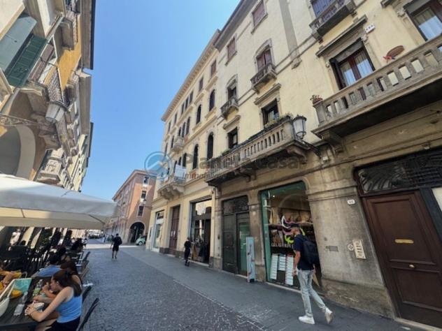 CENTRO STORICO: bicamere arredato con terrazza abitabile - Foto 17