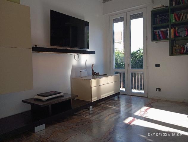 Camaiore centro.
Villetta singola con 3 camere da letto .
Ristrutturata . - Foto 2