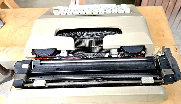Macchina da scrivere Olivetti lettera 35 i - Foto 3
