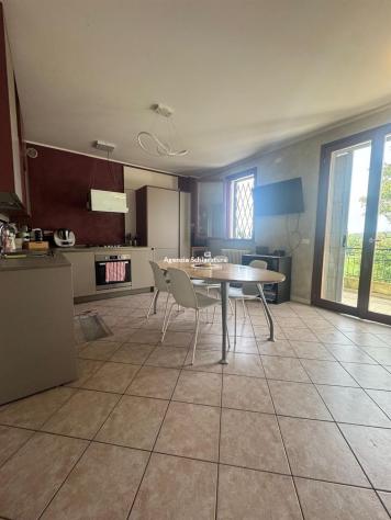 APSELLA VENDESI APPARTAMENTO INDIPENDENTE CON MANSARDA E GIARDINO - Foto 3