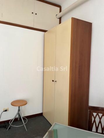 Camera arredata in appartamento condiviso con aria condizionata – Piazza Susa - Foto 12