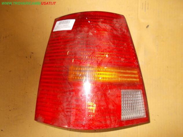 FANALE POST.S. SW VOLKSWAGEN BORA (1J) 4 porte  Parti elettriche  Fanaleria  Fanali  Fanale post. sx. VOLKSWAGEN - BORA 4 porte - 01-05-1999 - 01-02-2