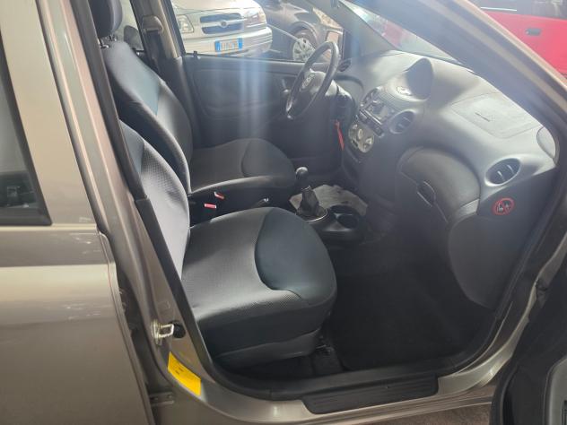Toyota Yaris 1.0i 16V cat 5 porte - Foto 6