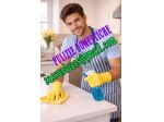 Uomo adulto preciso e molto accurato nelle pulizie domestiche