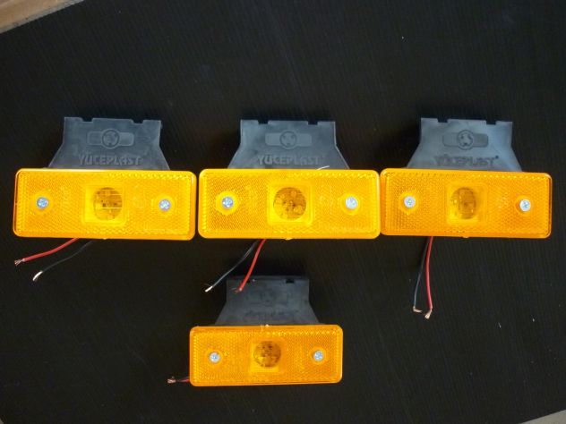 Fanali 4 LED Ambra Laterali 12/24v Supporto PVC - Foto 5