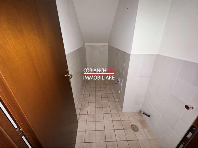 V000749 - INTRA , UFFICIO IN CENTRO CON POSTO AUTO COPERTO - Foto 12