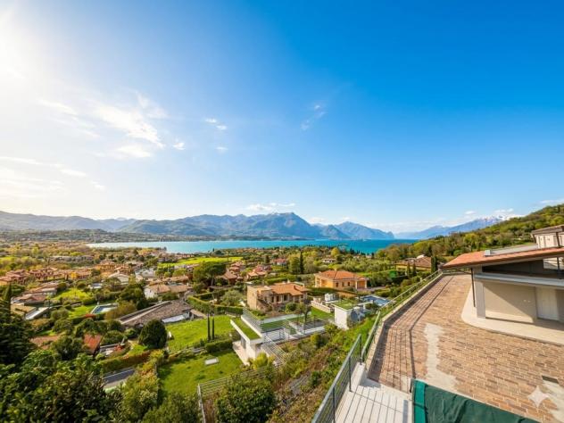 SPLENDIDO ATTICO CON TERRAZZA VISTA LAGO