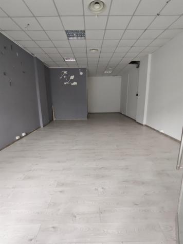 Negozio mq. 70 con posto auto - Foto 4