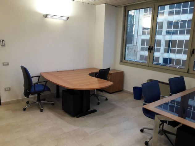 FITTASI UFFICIO 140 m² + POSTO AUTO – CENTRO DIREZIONALE - NAPOLI - Foto 4