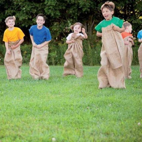 Organizza una bella corsa con i sacchi