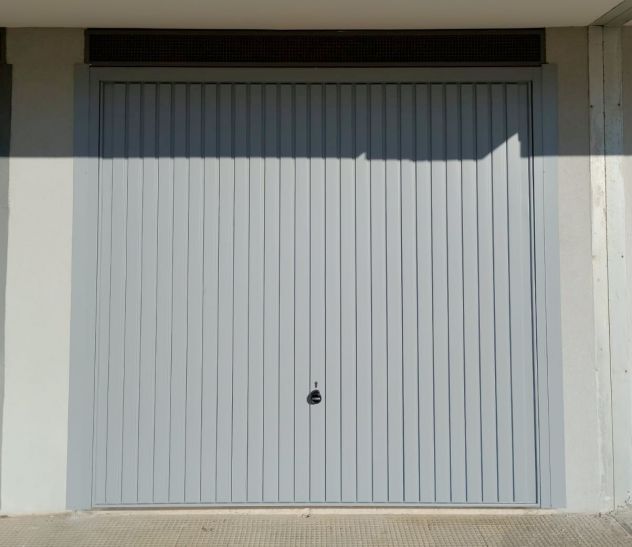 Basculante manuale Hörmann modello Berry N80 2,480 m x 2,290 m