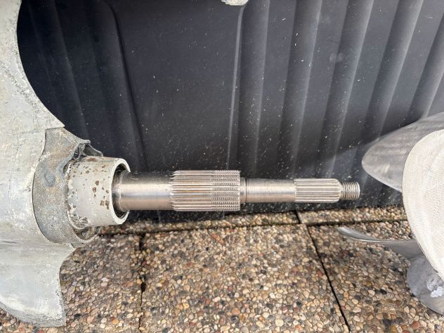 PIEDE VOLVO PENTA DUOPROP CON ELICHE - Foto 2