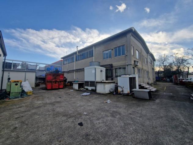 Immobile di 2400 m² con più di 5 locali in vendita a Pero - Foto 20