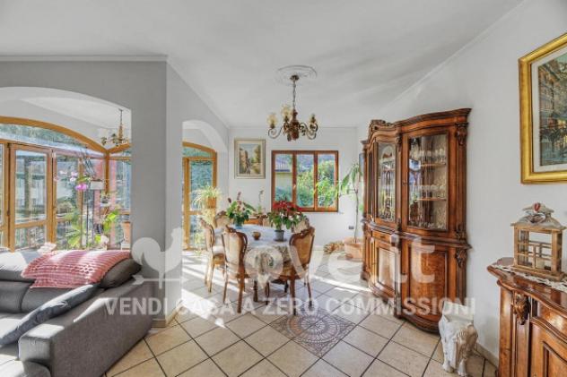 Villa di 260 m² con più di 5 locali e box auto doppio in vendita a Luino - Foto 18