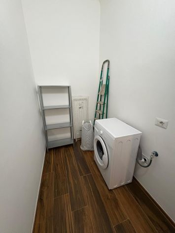 Trilocale ristrutturato con balcone e posto auto - Foto 6