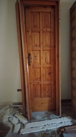 6 PORTE IN LEGNO MASSELLO DI PINO USATE – LOTTO 500 € TRATTABILI - Foto 2